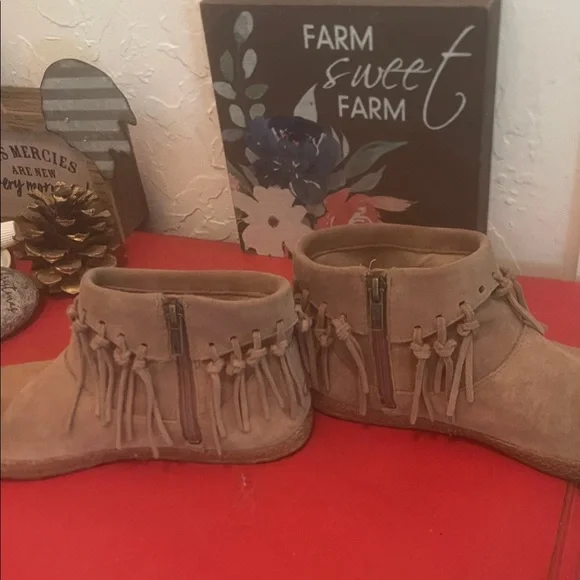 UGG Tan Suede Fringe Boots - Picture 5 of 10